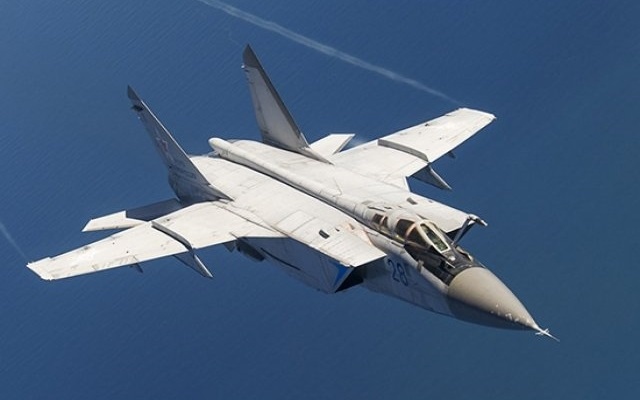 Chiến đấu cơ MiG-31 của Nga chặn máy bay quân sự của Mỹ và Na Uy trên biển Barents